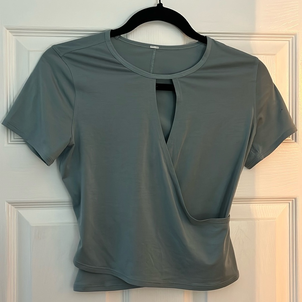 LULU LEMON teal t shirt